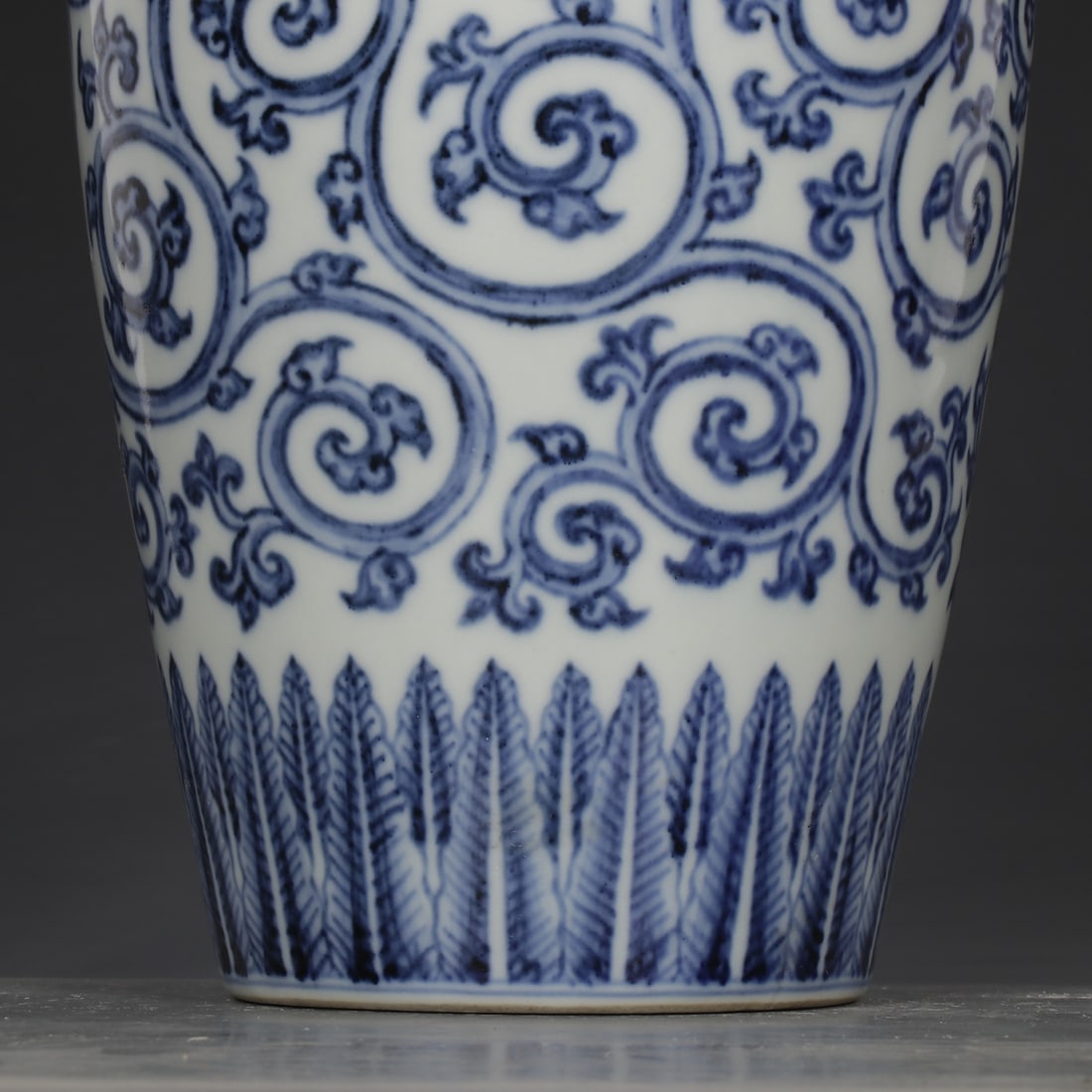 An Exquisite Blue and White Lotus Pattern Vase - 4