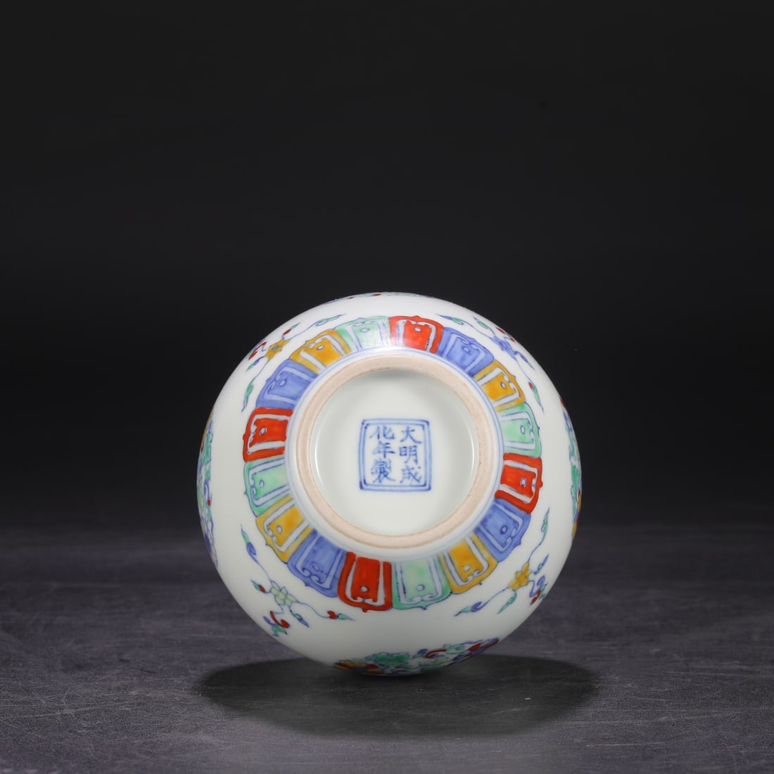 An Exquisite Doucai Flower Pattern Gourd-Shaped Vase - 9