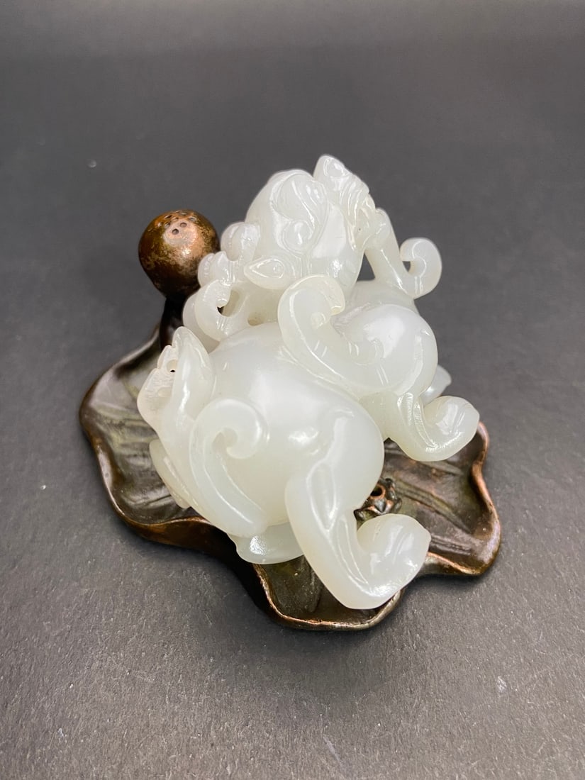 An Exquisite White Jade Auspicious Beast Hand Piece - 2