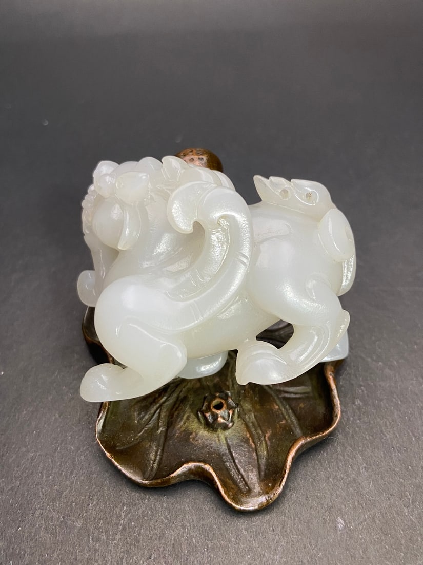 An Exquisite White Jade Auspicious Beast Hand Piece - 4