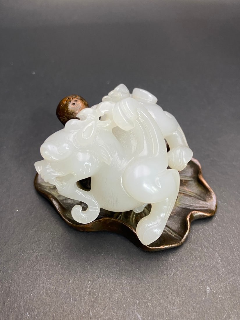 An Exquisite White Jade Auspicious Beast Hand Piece - 5