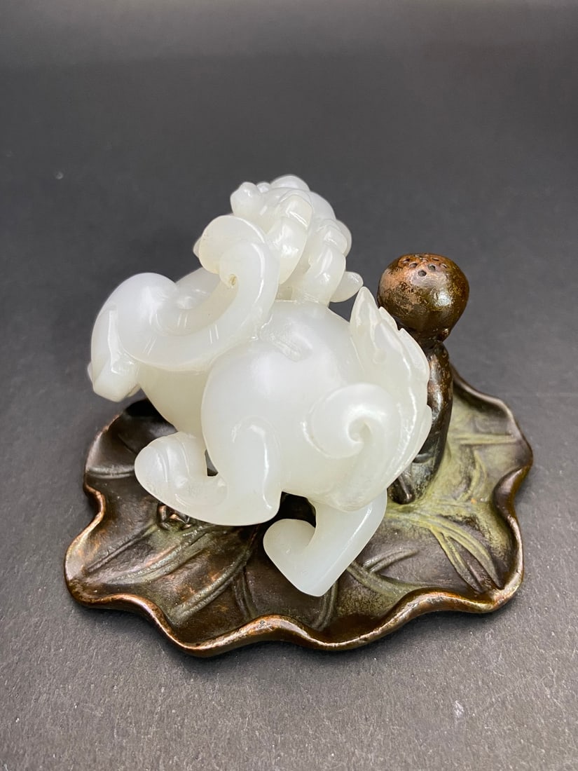 An Exquisite White Jade Auspicious Beast Hand Piece - 6
