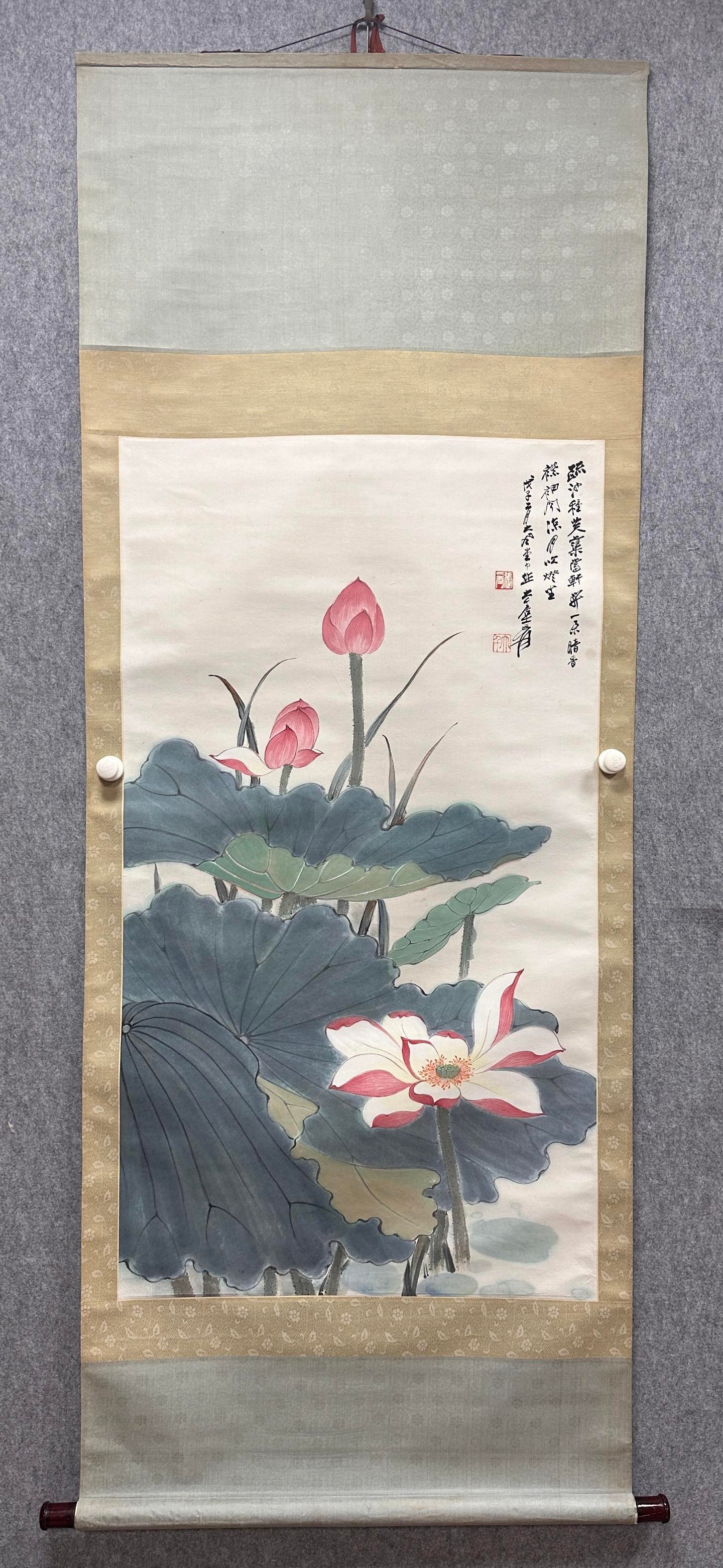 A Chinese Vertical Scroll Ink Painting of Flower on Paper: A Chinese Vertical Scroll Ink Painting of Flower on Paper Zhang daqian Without frame Size:66cmx118cm (The Dimensions Of All Batches Are Manually Measured.If You Need More Detailed Information,