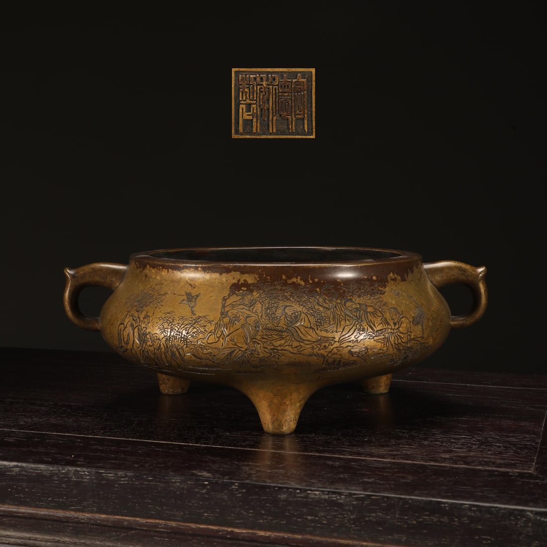 An Exquisite Bronze Character and Story Pattern Double-Ears and Tripod Censer: An Exquisite Bronze Character and Story Pattern Double-Ears and Tripod Censer Ming Dynasty, China Xuande Four-character Mark Size:9.3cmx21.7cm Weight:3000g (The Dimensions Of All Batches Are