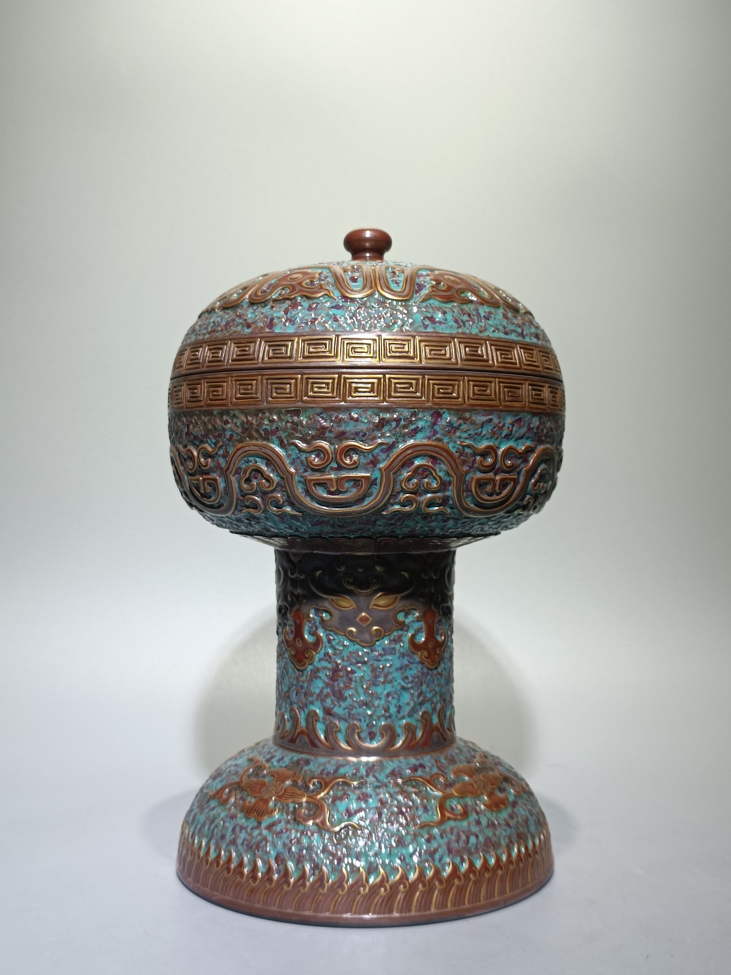 An Exquisite Bronze glaze Phoenix Pattern Censer: An Exquisite Bronze glaze Phoenix Pattern Censer Qing Dynasty, China Qianlong Six-character Mark Size:26cmx15.5cm (The Dimensions Of All Batches Are Manually Measured.If You Need More Detailed