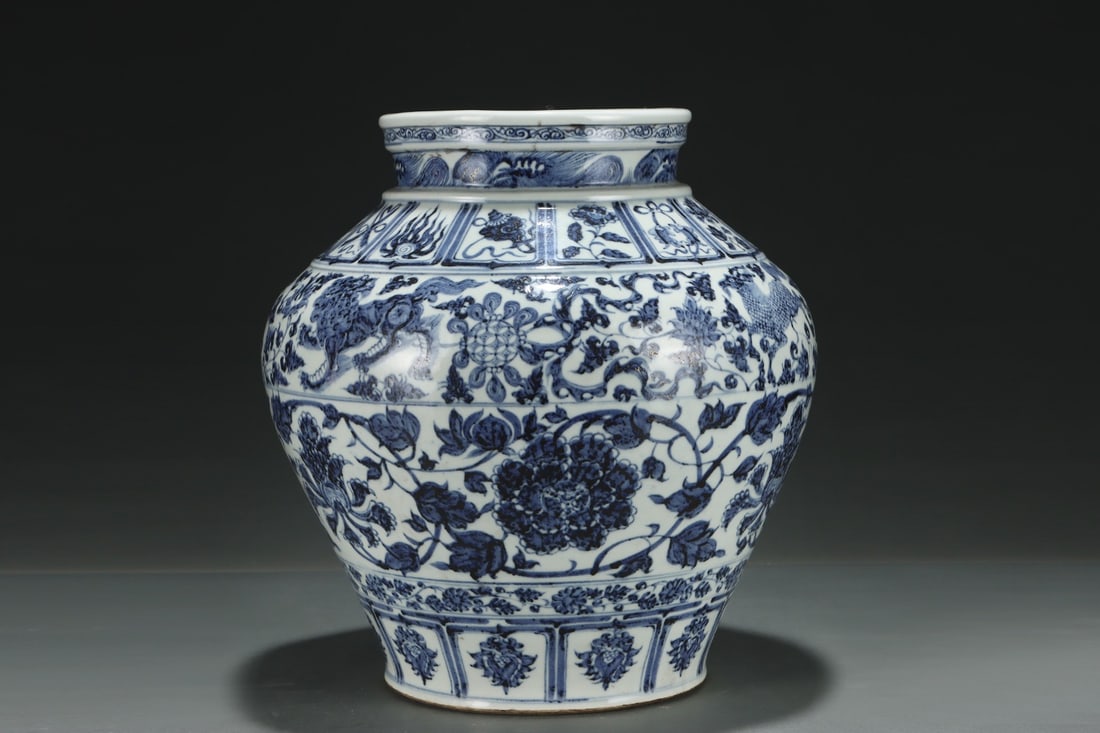 An Exquisite Blue and White Lotus Pattern Auspicious Beast Pattern Jar - 3