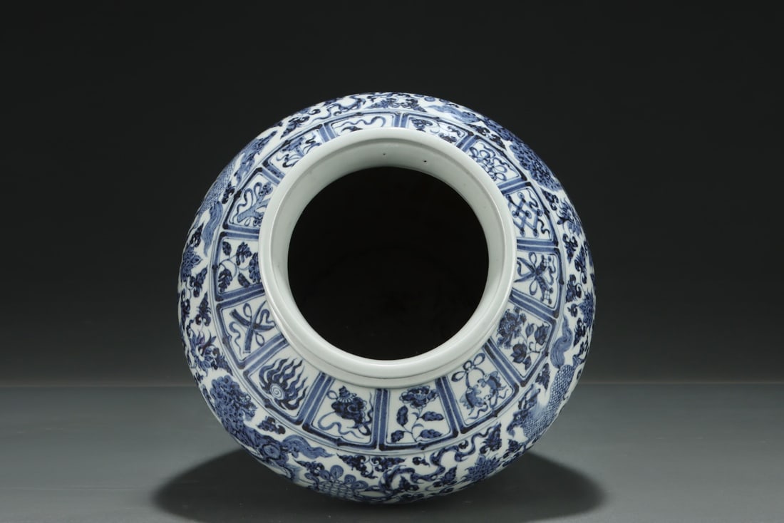 An Exquisite Blue and White Lotus Pattern Auspicious Beast Pattern Jar - 4