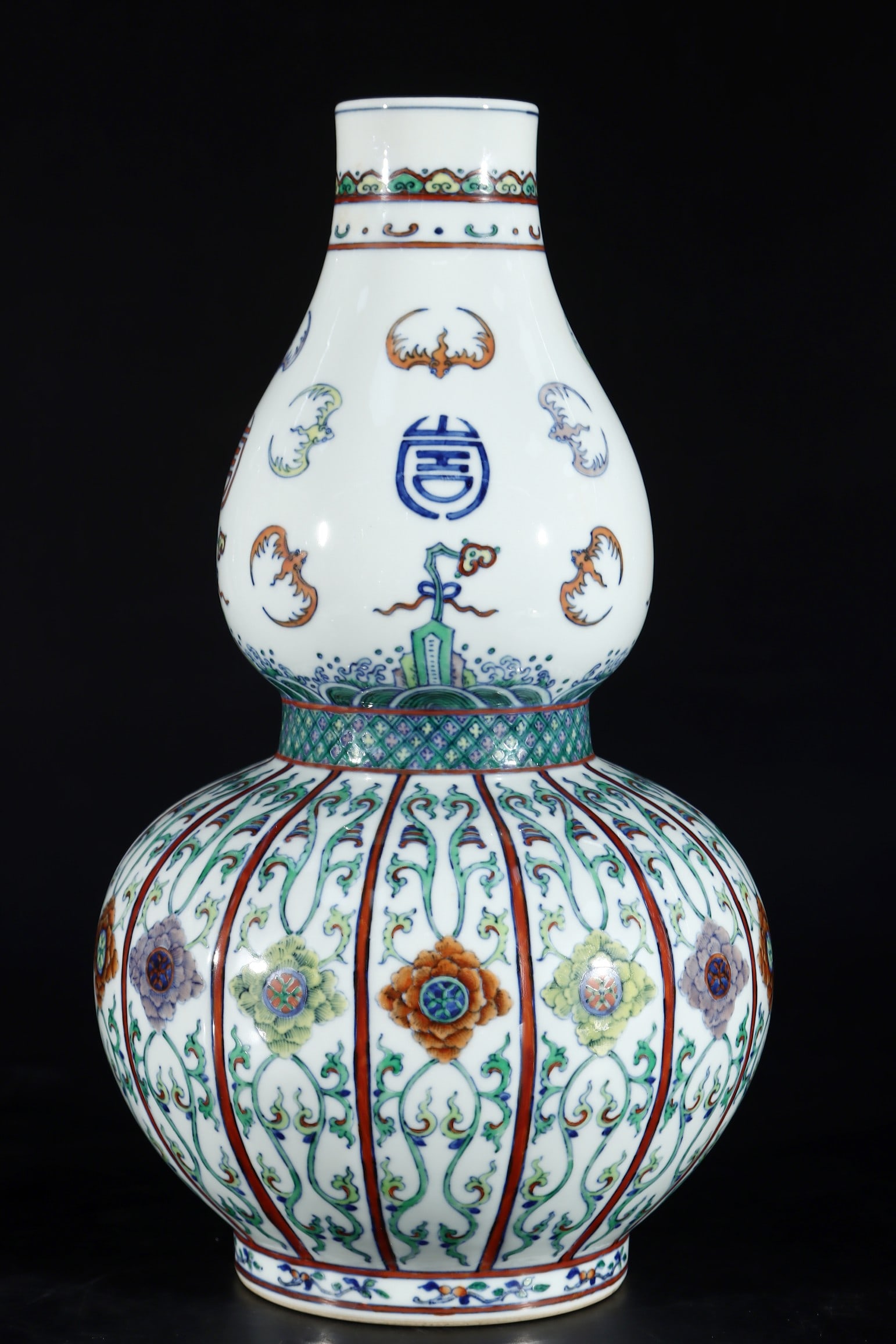An Exquisite Doucai Bats and Peach Pattern Seawater Pattern Gourd-Shaped Vase: An Exquisite Doucai Bats and Peach Pattern Seawater Pattern Gourd-Shaped Vase Qing Dynasty, China Qianlong Six-character Mark Size:41cmx23cm (The Dimensions Of All Batches Are Manually Measured.If You