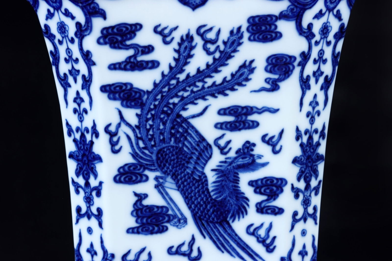 An Exquisite Blue and White Dragon and Phoenix Pattern Flower Pattern Vase - 4