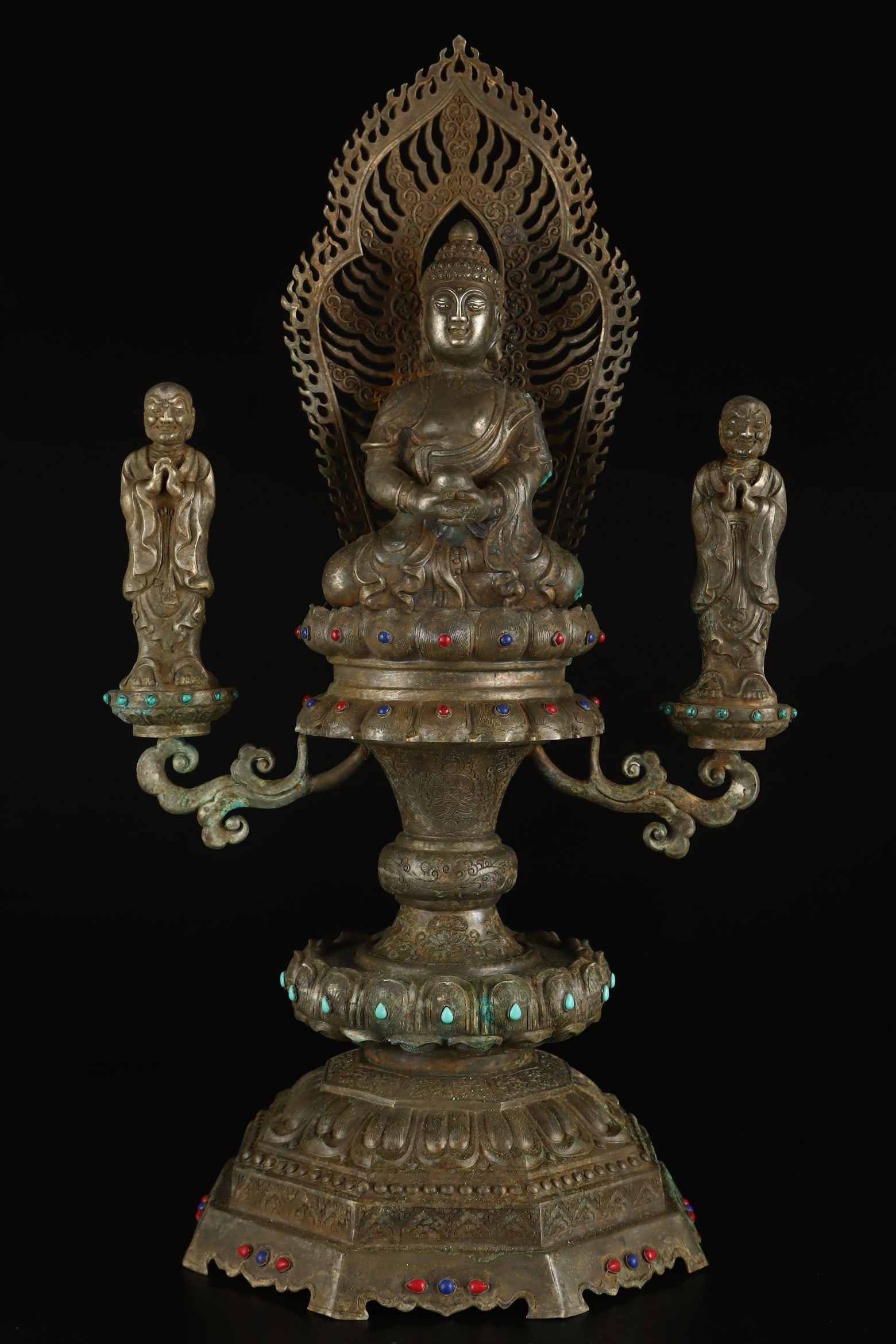 An Exquisite Silver Inlaid Gems Buddha Statue Ornament: An Exquisite Silver Inlaid Gems Buddha Statue Ornament Tang Dynasty, China Zhenguan Four-character Mark Size:54cmx29cm Weight:4094g (The Dimensions Of All Batches Are Manually Measured.If You Need