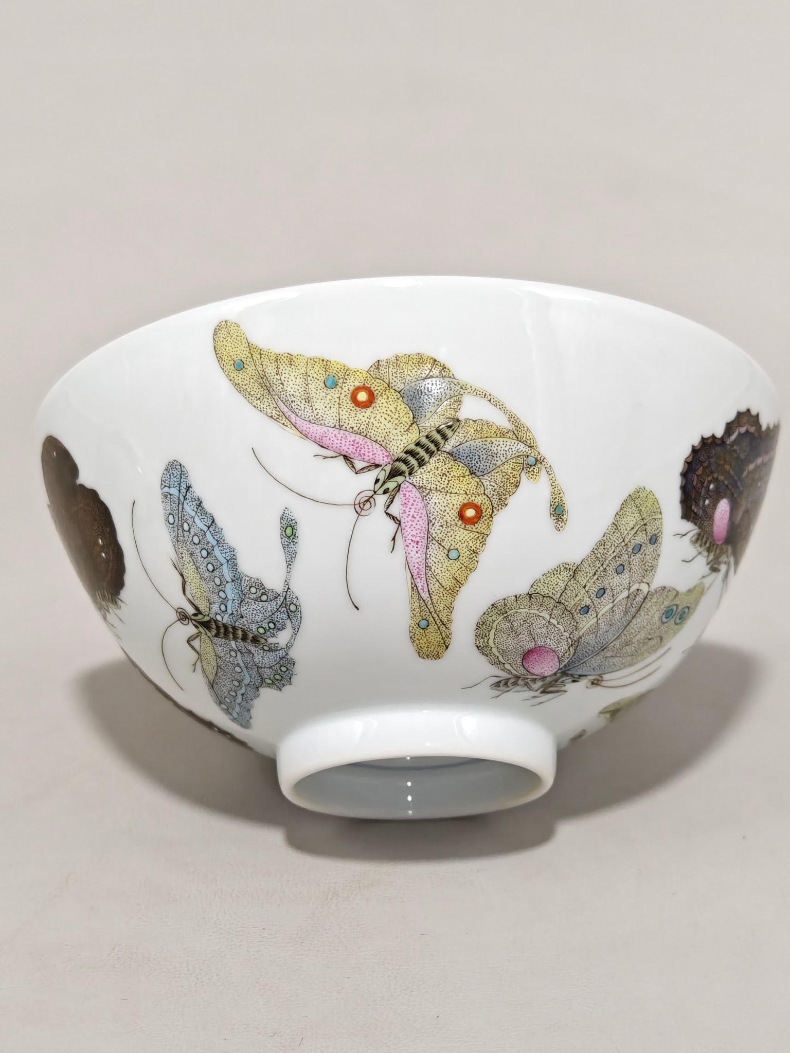 An Exquisite Famille-Rose Butterfly Pattern Bowl: An Exquisite Famille-Rose Butterfly Pattern Bowl Qing Dynasty, China Yongzheng Six-character Mark Size:7cmx14.3cm (The Dimensions Of All Batches Are Manually Measured.If You Need More Detailed