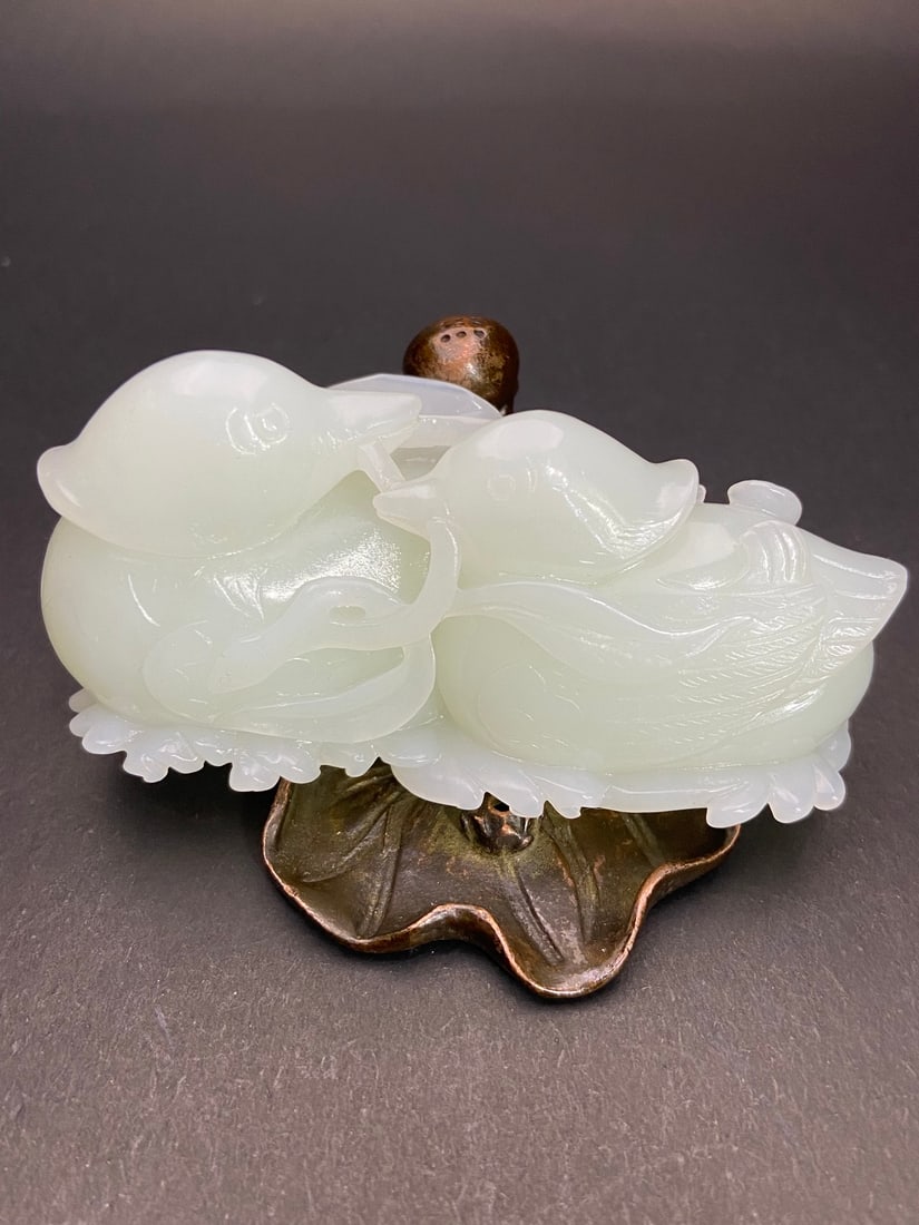 An Exquisite White Jade Goose Hand Piece (1 of 9)