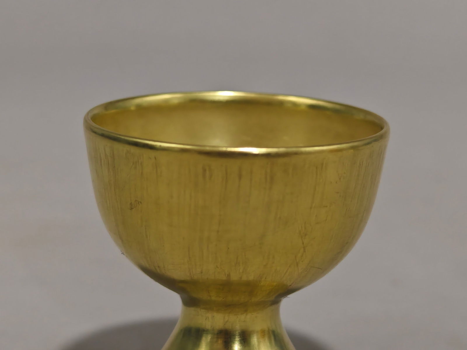 An Exquisite White Glaze Painted Gold Cup - 3