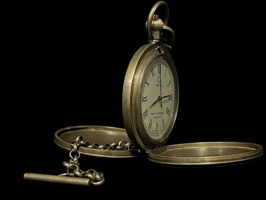 An Exquisite Bronze Figure Pattern Pocket watch - 4