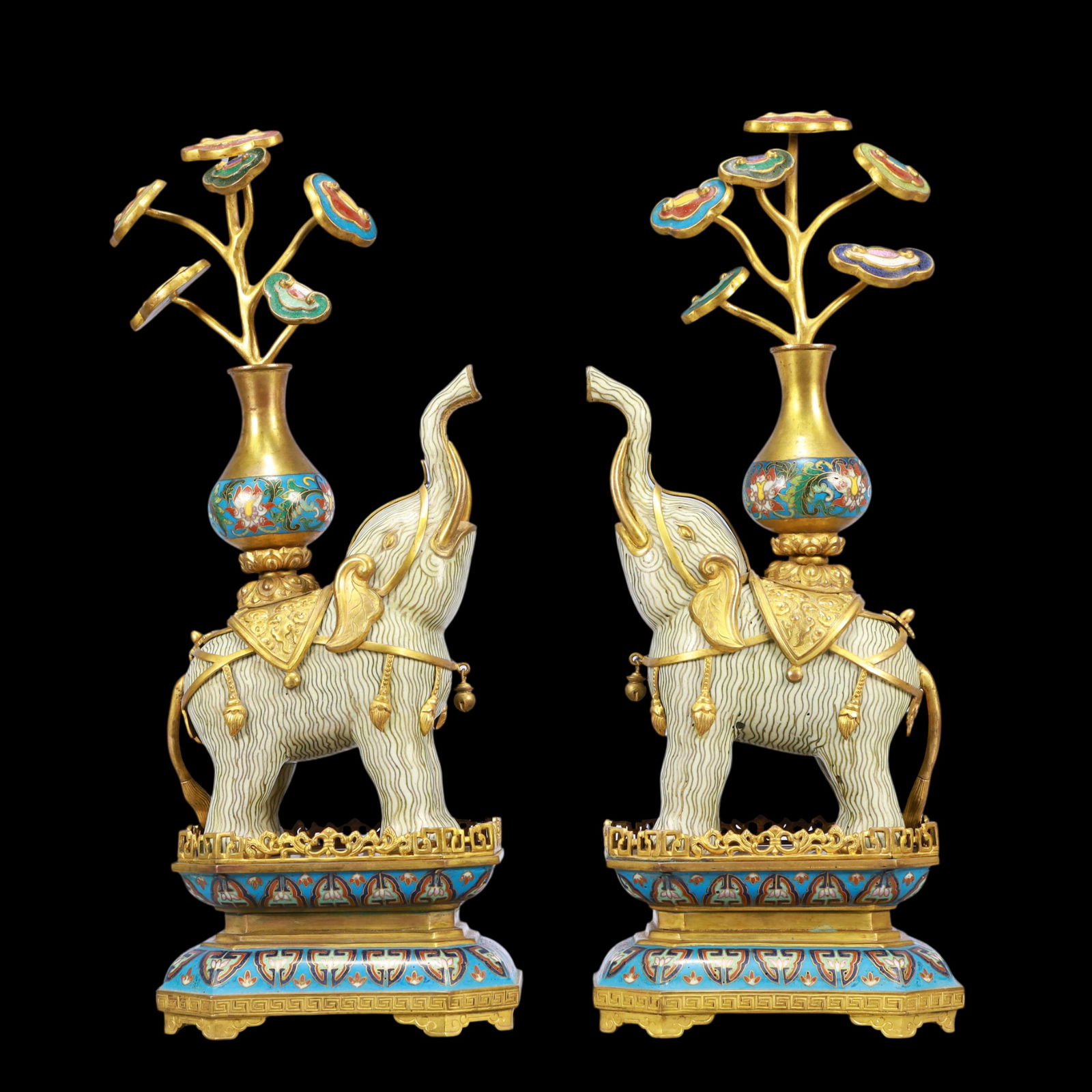 A Exquisite A pair of Cloisonne Lotus Pattern Elephant Ornament: A Exquisite A pair of Cloisonne Lotus Pattern Elephant Ornament Qing Dynasty, China Qianlong Four-character Mark Size:15cmx10cmx37cm Weight:3950g (The Dimensions Of All Batches Are Manually