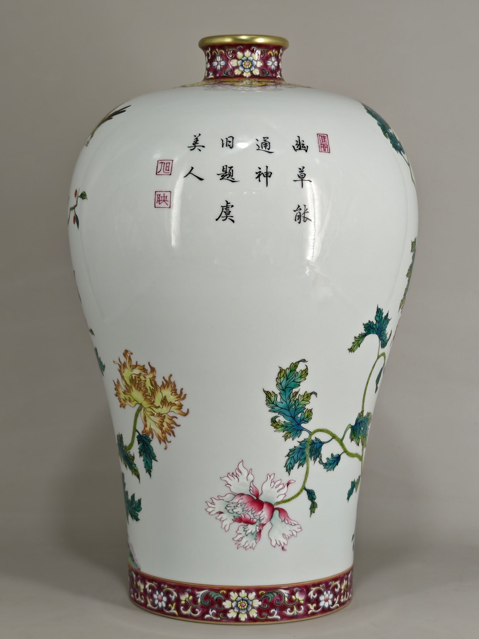 An Exquisite Enamel Lotus Pattern Flower and Bird Pattern Vase - 3
