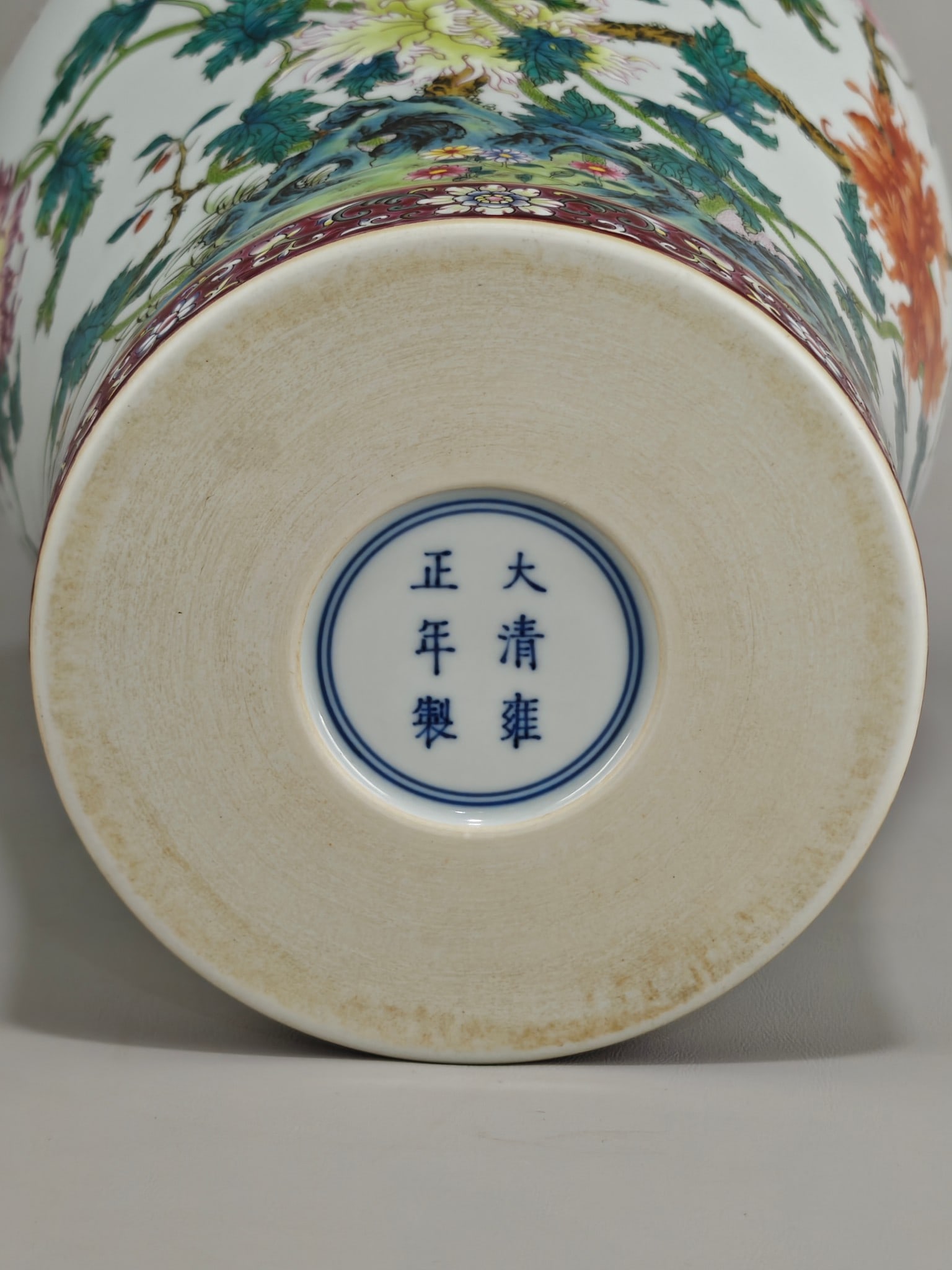 An Exquisite Enamel Lotus Pattern Flower and Bird Pattern Vase - 7