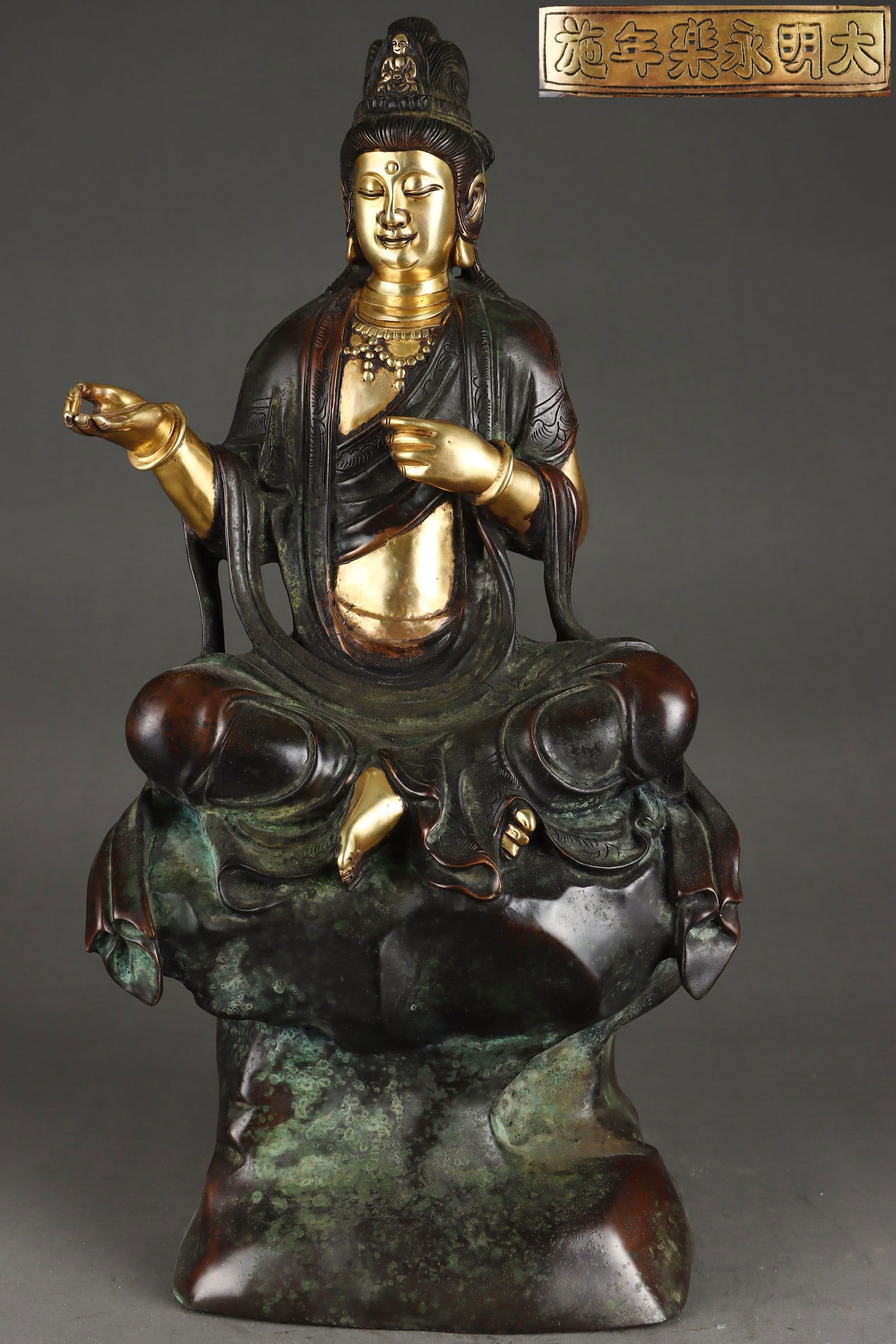 An Exquisite Gilt Bronze Statue of Avalokitesvara: An Exquisite Gilt Bronze Statue of Avalokitesvara Ming Dynasty, China Yongle Six-character Mark Size:42cmx20.5cm Weight:11600g (The Dimensions Of All Batches Are Manually Measured.If You Need More