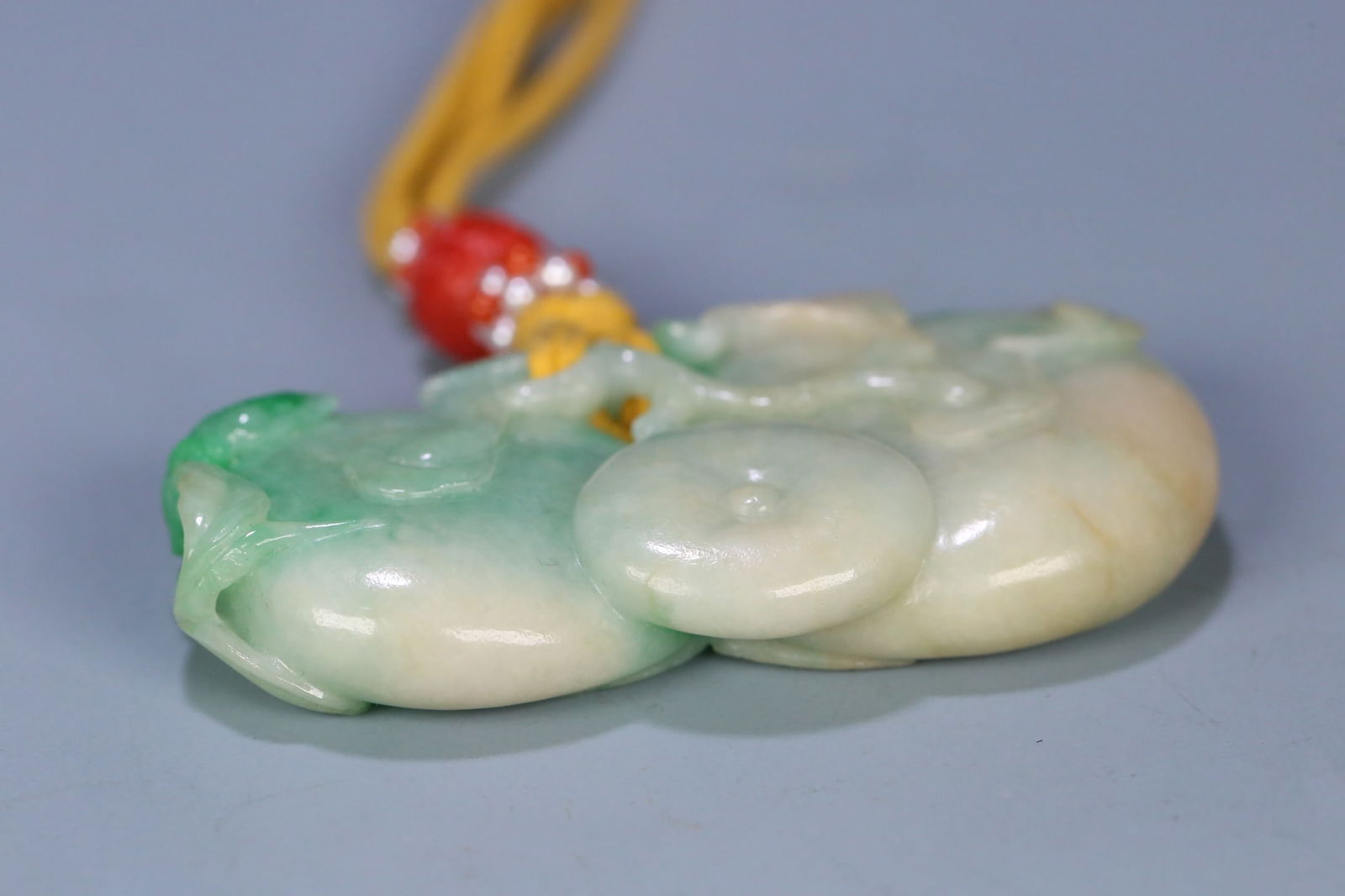 An Exquisite Jadeite Flower and Fruit Pattern Hand Piece - 3