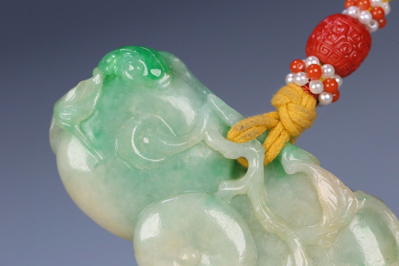 An Exquisite Jadeite Flower and Fruit Pattern Hand Piece - 6