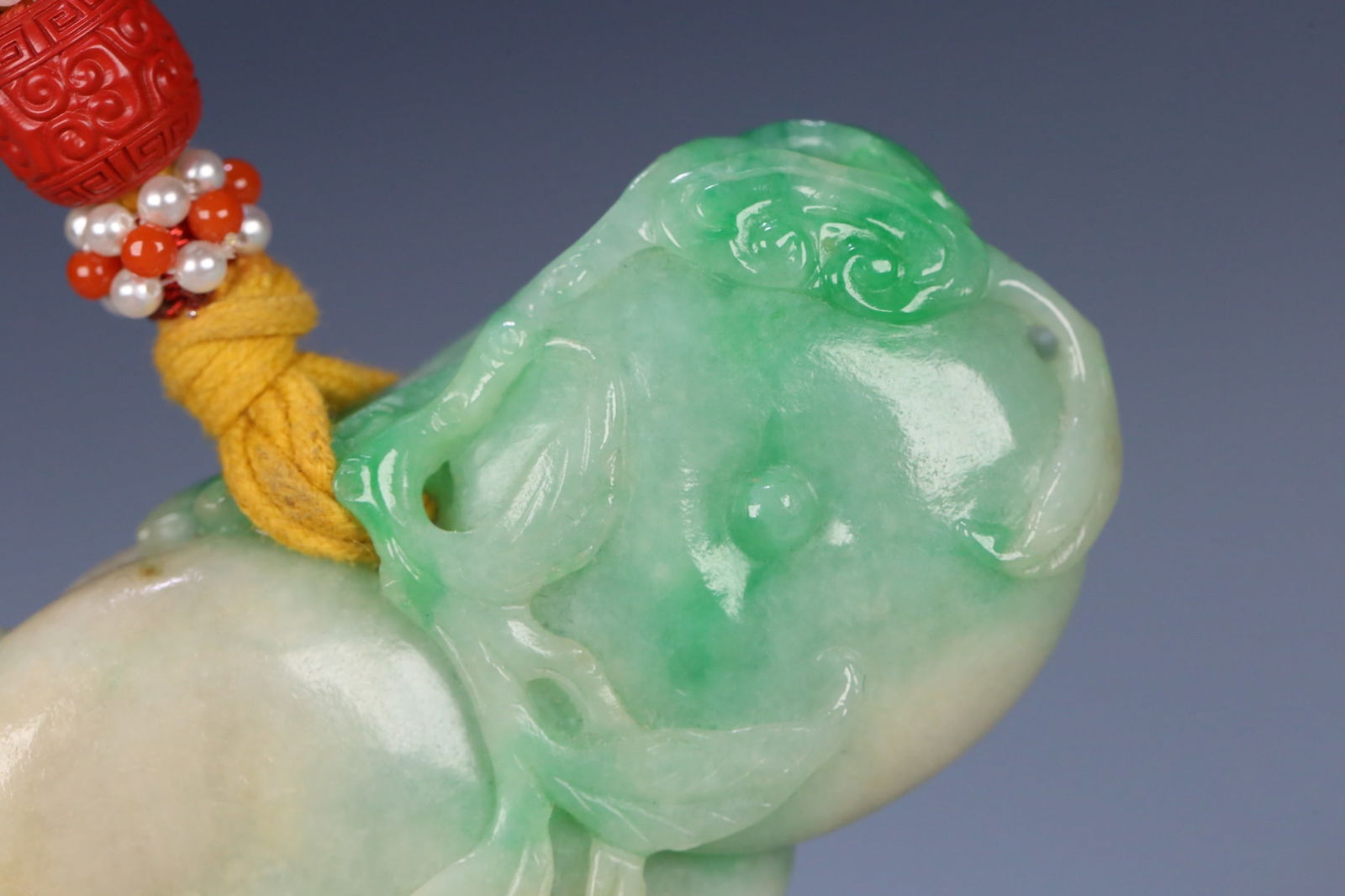 An Exquisite Jadeite Flower and Fruit Pattern Hand Piece - 7