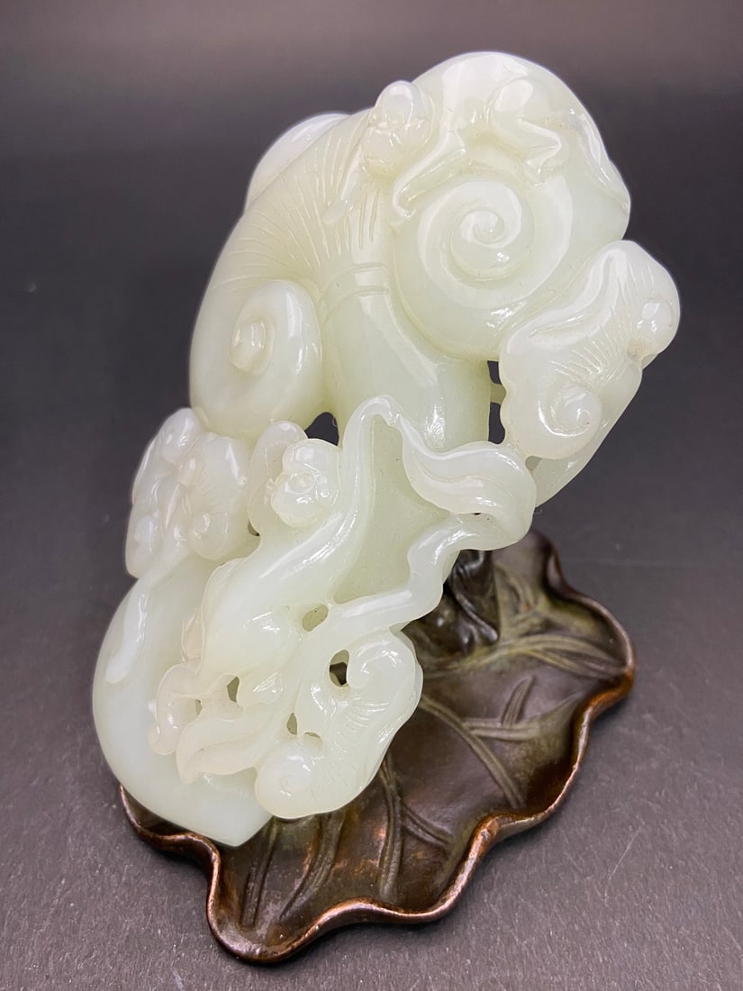 An Exquisite White Jade Ruyi Hand Piece - 3