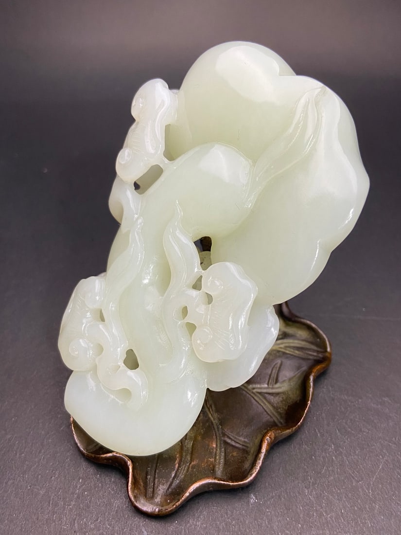 An Exquisite White Jade Ruyi Hand Piece - 6