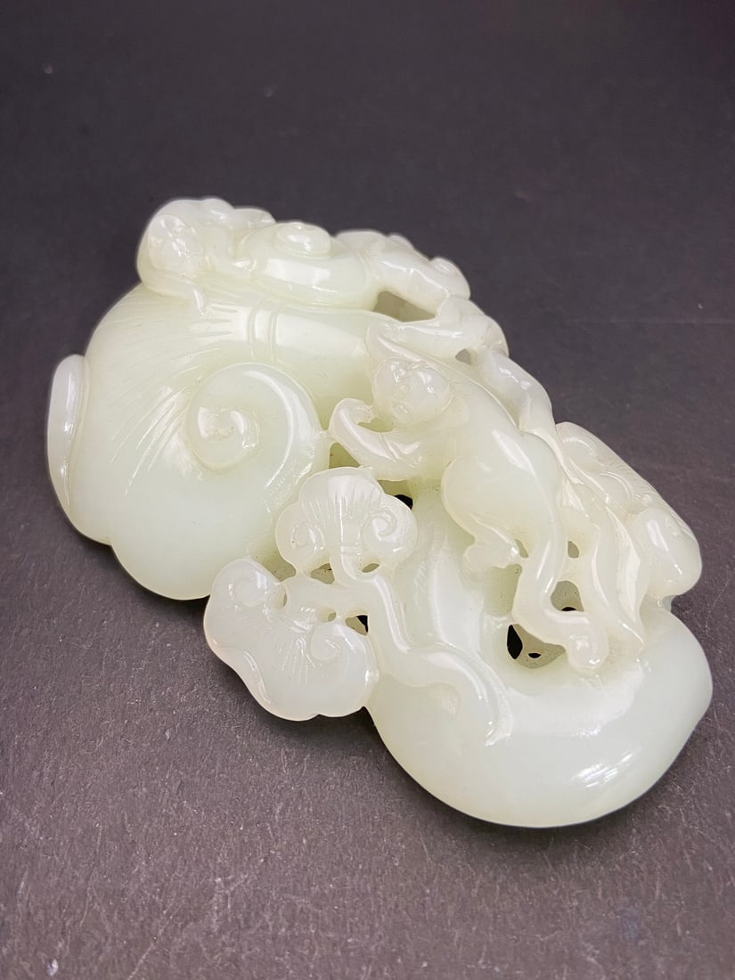An Exquisite White Jade Ruyi Hand Piece - 7