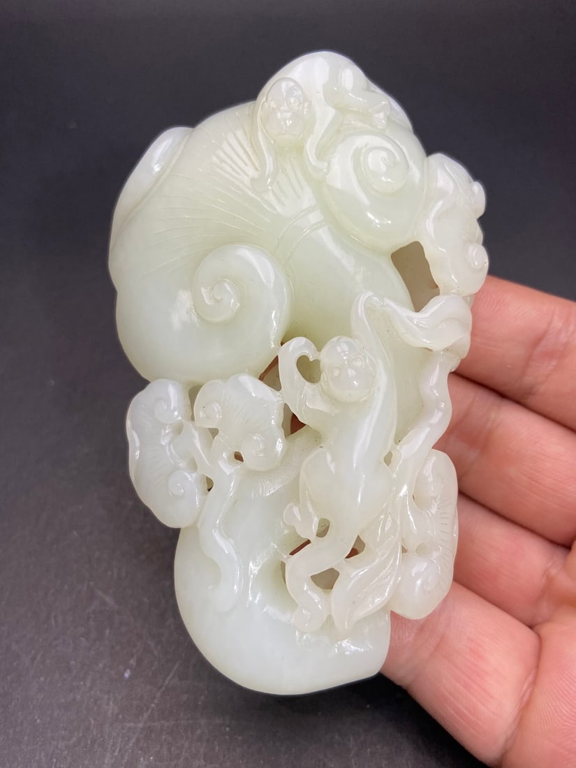 An Exquisite White Jade Ruyi Hand Piece - 8