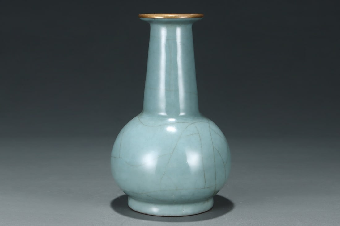 An Exquisite Guan yao Celadon Glazed Vase - 3