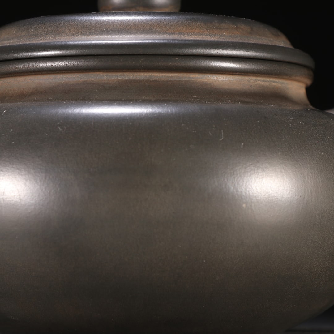 An Exquisite Purple Sands Teapot - 2