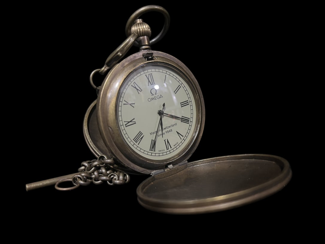 An Exquisite Bronze Figure Pattern Pocket watch - 2