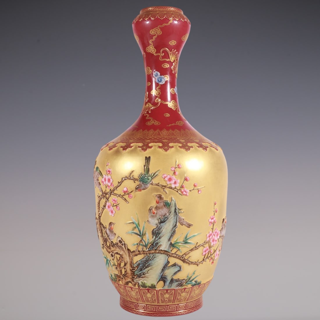 An Exquisite Enamel Flower and Bird Pattern Vase: An Exquisite Enamel Flower and Bird Pattern Vase Qing Dynasty, China Qianlong Six-character Mark Size:36cmx16cm (The Dimensions Of All Batches Are Manually Measured.If You Need More Detailed