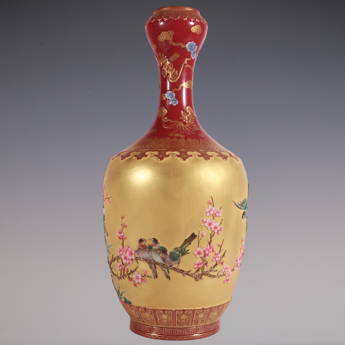 An Exquisite Enamel Flower and Bird Pattern Vase - 5