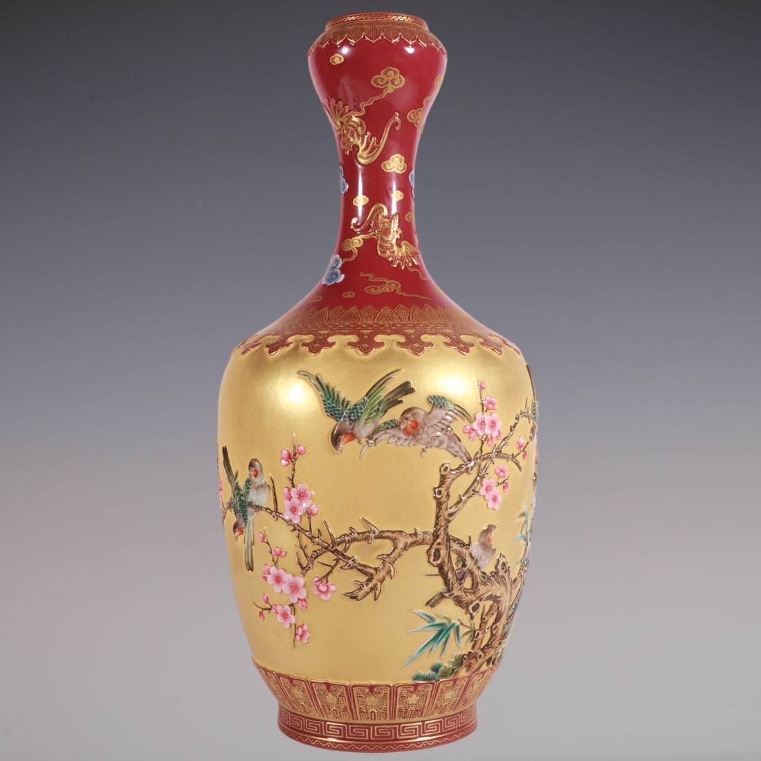 An Exquisite Enamel Flower and Bird Pattern Vase - 7