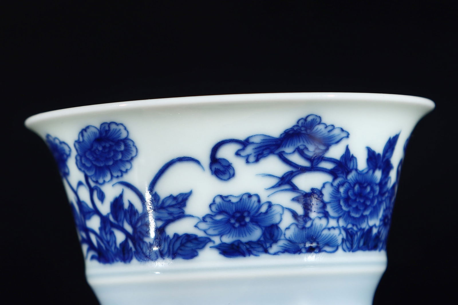 An Exquisite Blue and White Flower Pattern Cup - 2