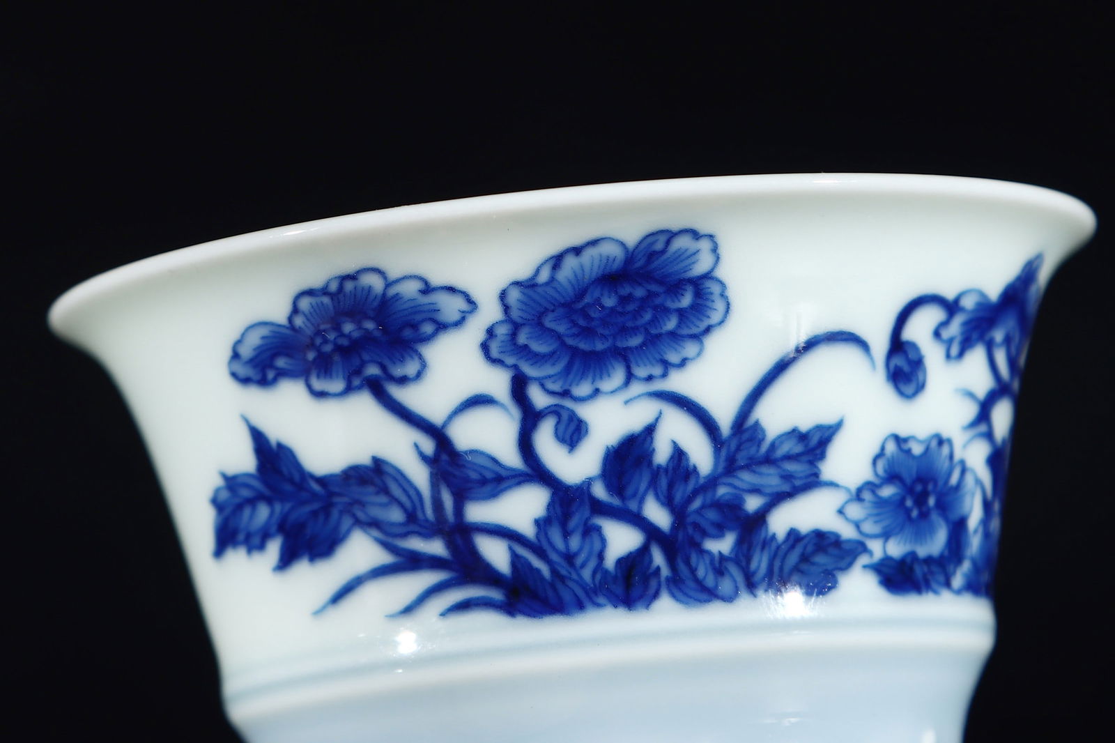 An Exquisite Blue and White Flower Pattern Cup - 7