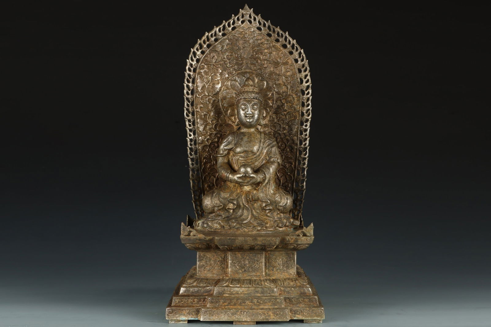 An Exquisite Silver Buddha Statue Ornament: An Exquisite Silver Buddha Statue Ornament Tang Dynasty, China Zhenguan Four-character Mark Size:40cmx18cm Weight:2714g (The Dimensions Of All Batches Are Manually Measured.If You Need More