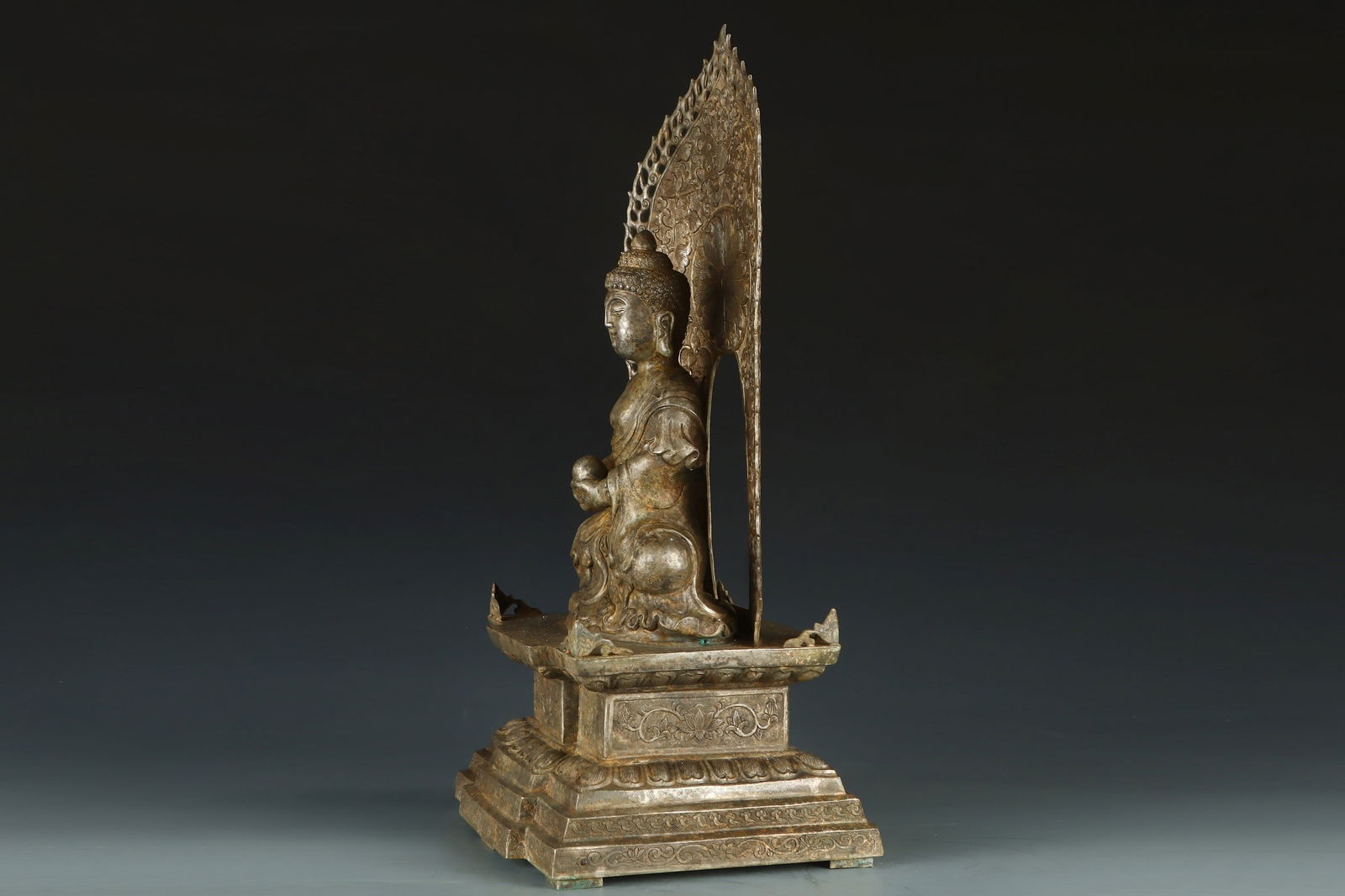 An Exquisite Silver Buddha Statue Ornament - 2