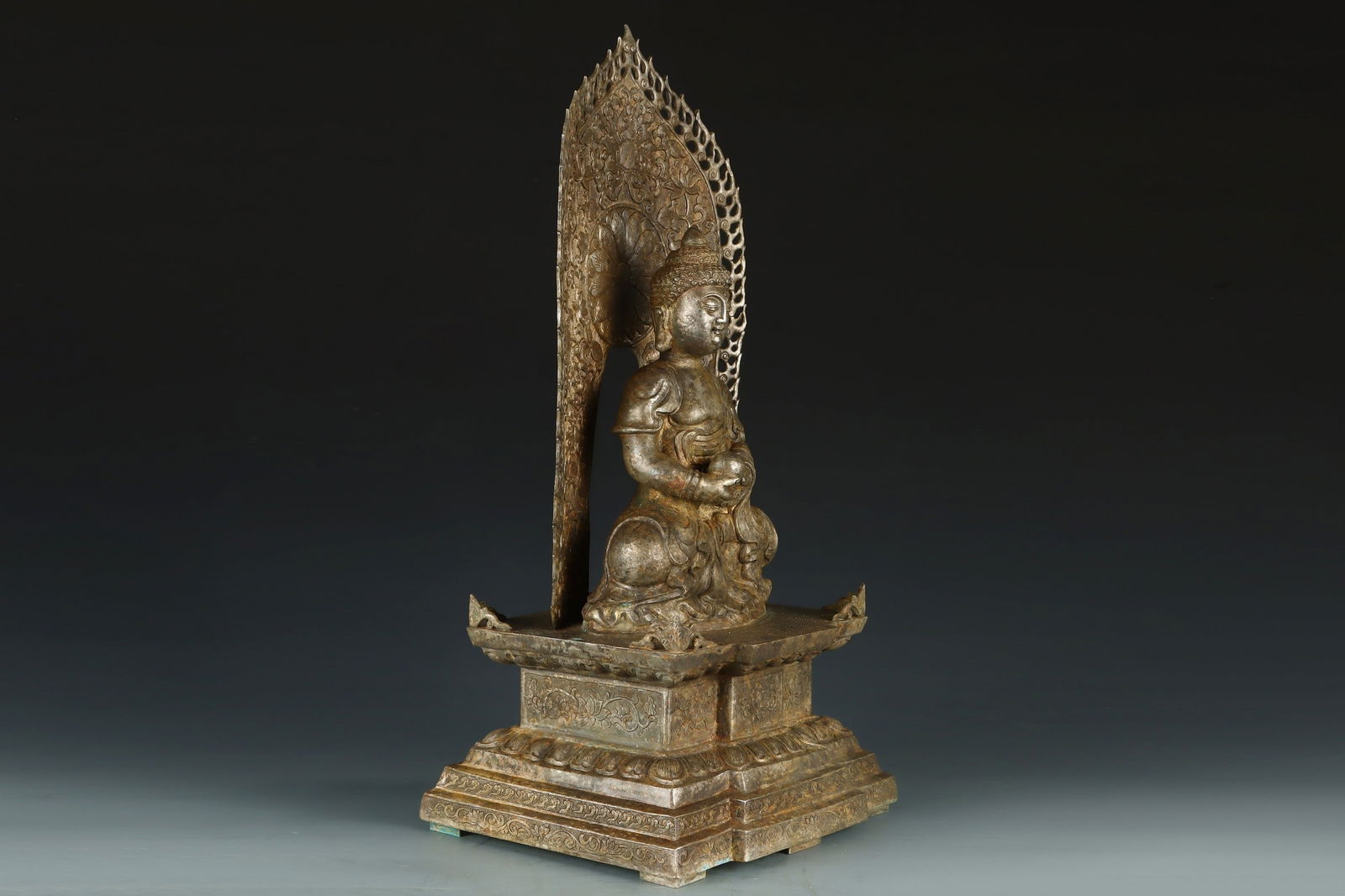 An Exquisite Silver Buddha Statue Ornament - 4