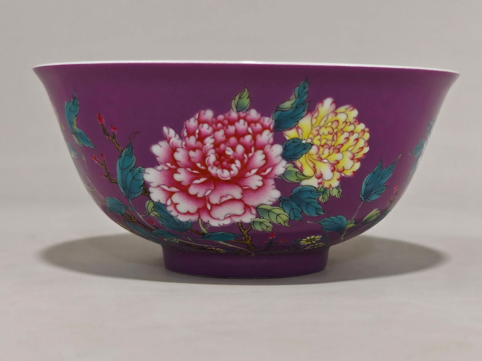 An Exquisite Famille-Rose Flower Pattern Bowl: An Exquisite Famille-Rose Flower Pattern Bowl Qing Dynasty, China Yongzheng Four-character Mark Size:7cmx15cm (The Dimensions Of All Batches Are Manually Measured.If You Need More Detailed