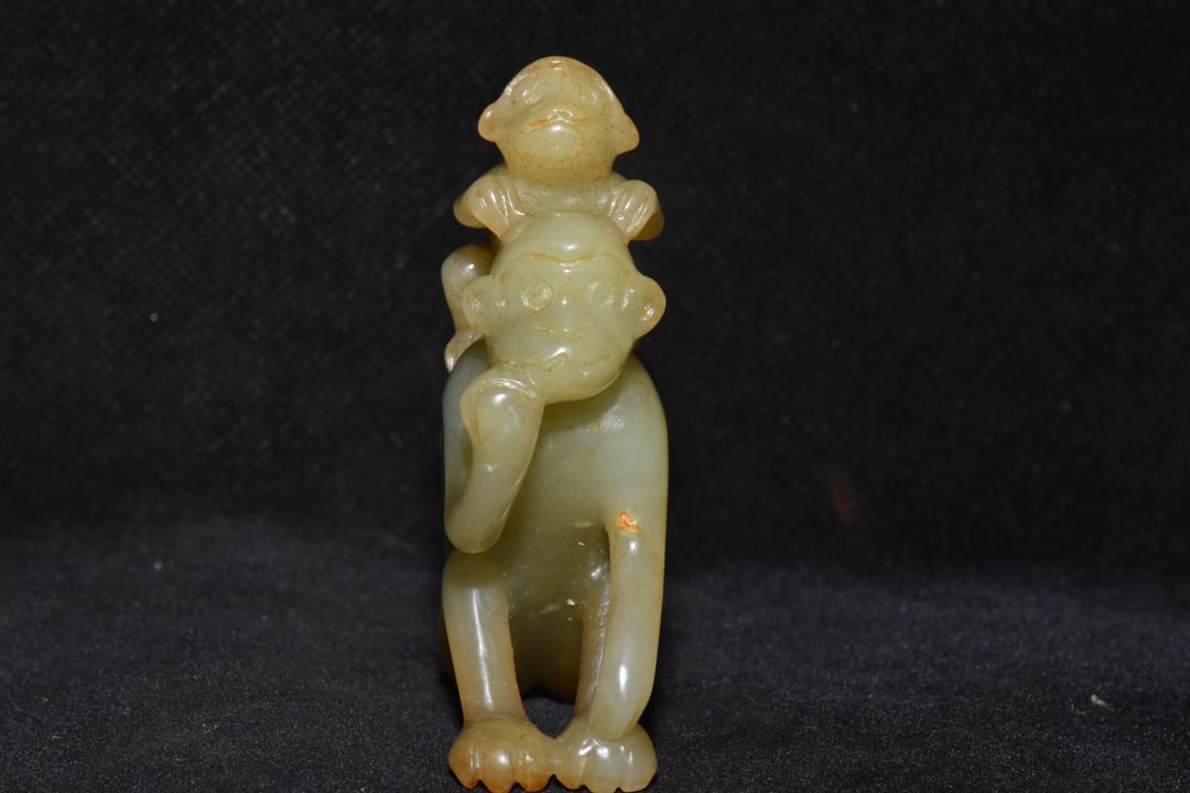 An Exquisite White Jade Monkey Ornament - 2