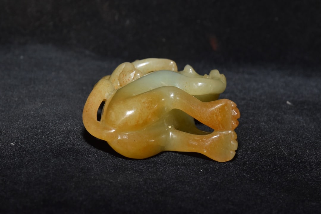 An Exquisite White Jade Monkey Ornament - 5