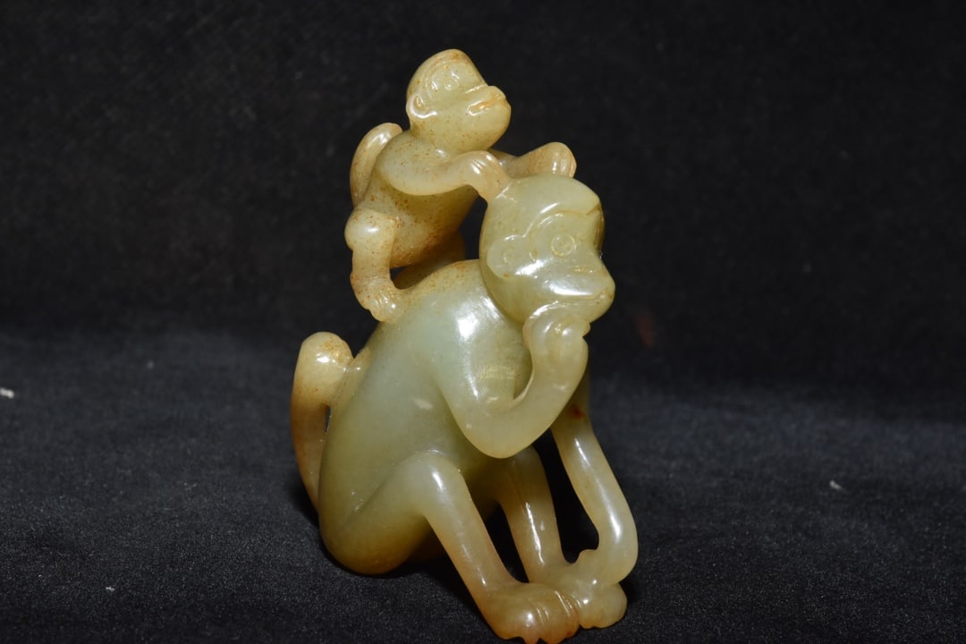 An Exquisite White Jade Monkey Ornament - 6
