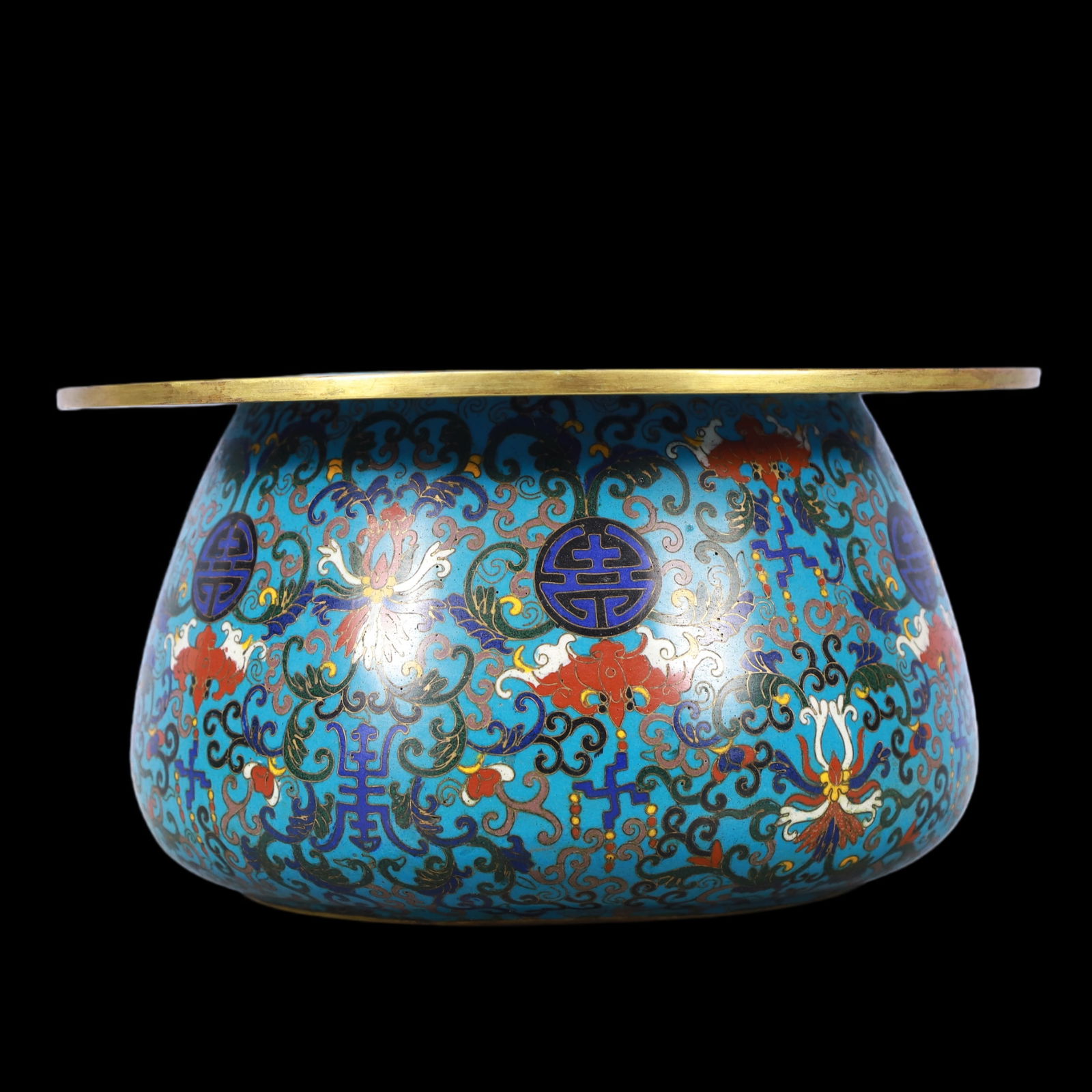 A Exquisite Cloisonne Lotus Pattern Bats and Peach Pattern Jar: A Exquisite Cloisonne Lotus Pattern Bats and Peach Pattern Jar Qing Dynasty, China Qianlong Four-character Mark Size:24.5cmx12.5cm Weight:2050g (The Dimensions Of All Batches Are Manually Measured.If