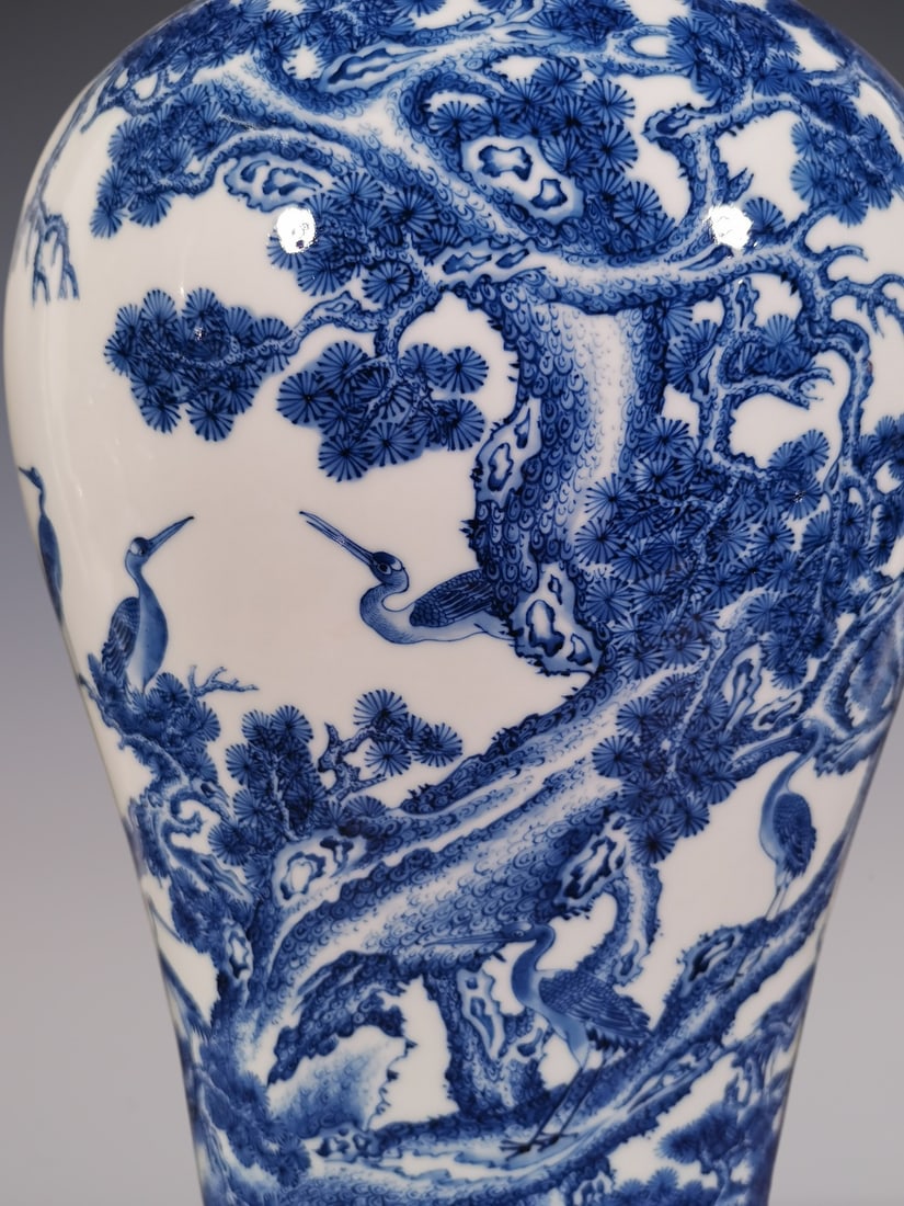 An Exquisite Blue and White Pine and Crane Pattern Vase - 4