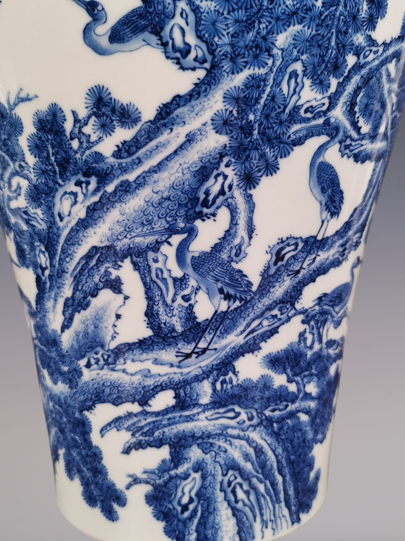 An Exquisite Blue and White Pine and Crane Pattern Vase - 5