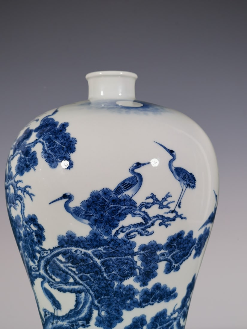 An Exquisite Blue and White Pine and Crane Pattern Vase - 6