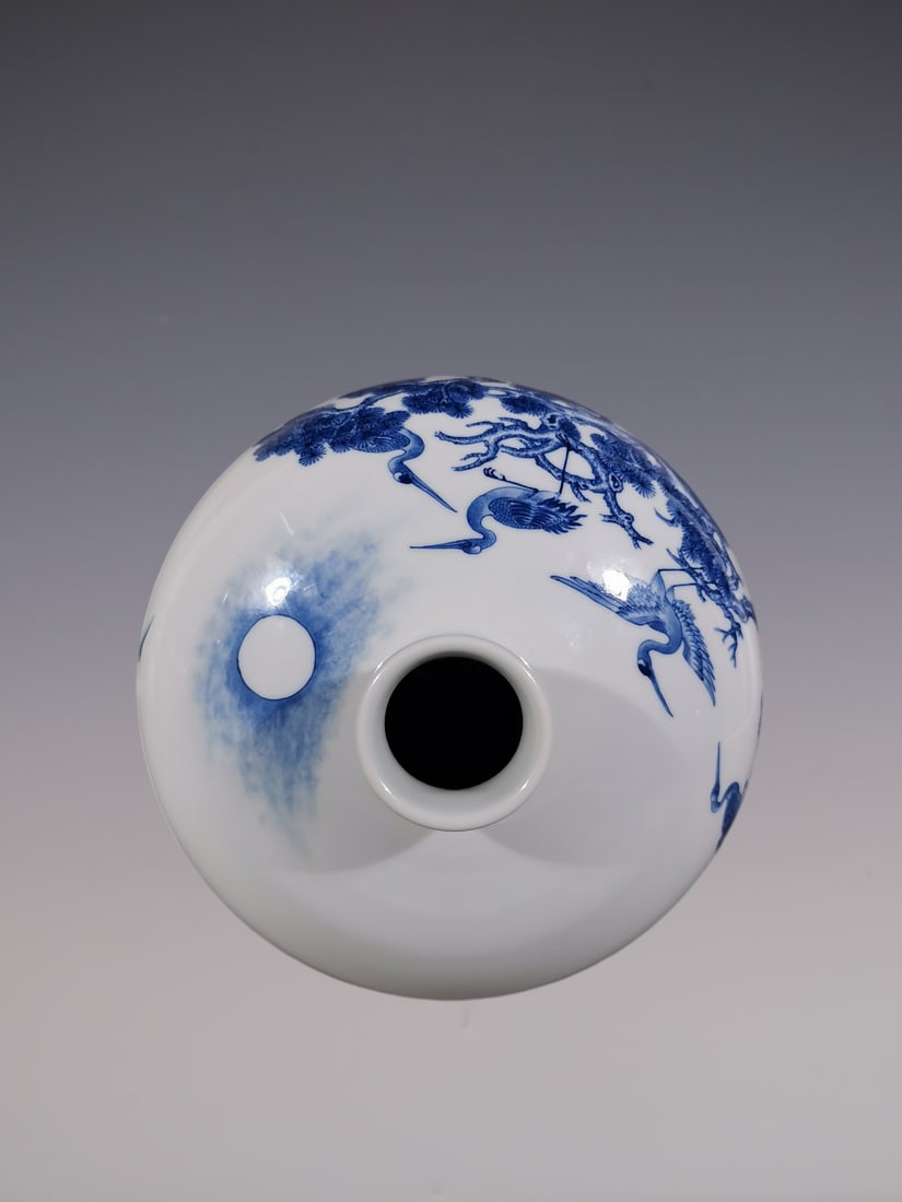 An Exquisite Blue and White Pine and Crane Pattern Vase - 8