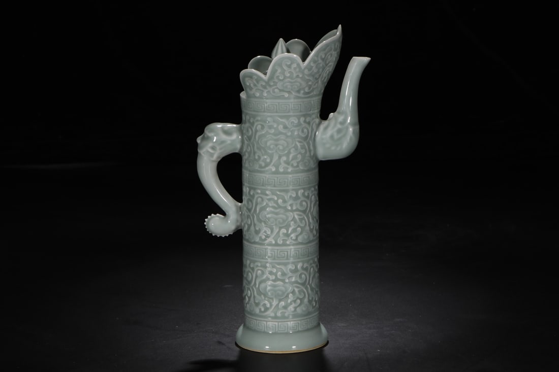 An Exquisite Celadon Glazed Lotus Pattern Ewer: An Exquisite Celadon Glazed Lotus Pattern Ewer Qing Dynasty, China Qianlong Six-character Mark Size:35cm (The Dimensions Of All Batches Are Manually Measured.If You Need More Detailed Information,
